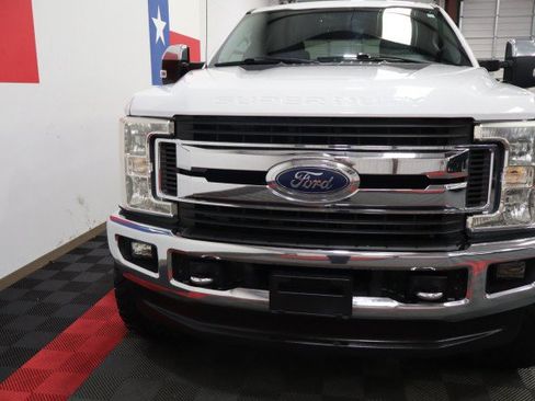 Used 2019 Ford F250 XLT w/ XLT Premium Package AWD/4WD image 5