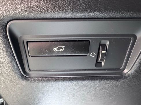 Used 2014 Land Rover Range Rover Sport SE image 30