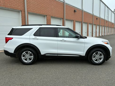Used 2021 Ford Explorer XLT w/ Equipment Group 202A AWD/4WD image 6