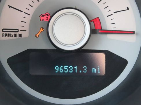 Used 2011 Ford Mustang GT Premium RWD image 22