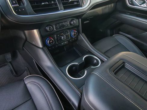 Used 2023 Chevrolet Suburban Premier w/ Advanced Technology Package image 21