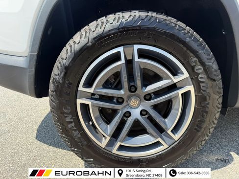 Used 2025 Rivian R1S Adventure AWD/4WD image 29