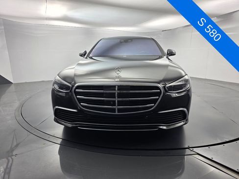Used 2022 Mercedes-Benz S 580 4MATIC Sedan image 2