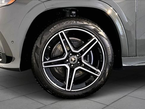 New 2026 Mercedes-Benz GLS 450 4MATIC image 17