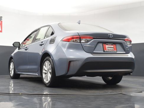 Used 2025 Toyota Corolla LE w/ LE Premium Package FWD image 27