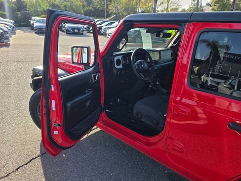 Used 2025 Jeep Wrangler Unlimited Sport AWD/4WD image 40