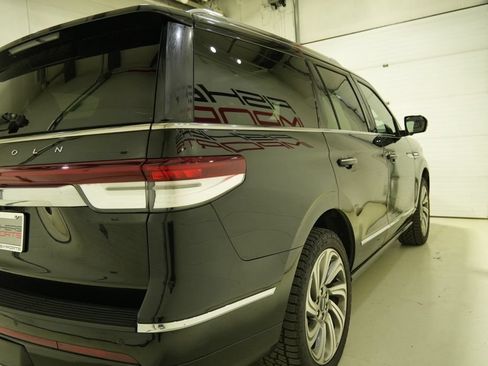 Used 2023 Lincoln Navigator Reserve AWD/4WD image 6