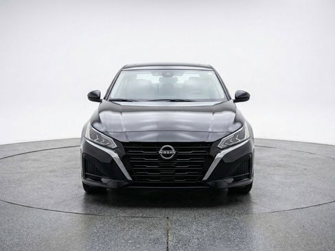 Used 2025 Nissan Altima 2.5 SV image 2