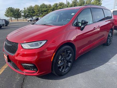 Certified 2025 Chrysler Pacifica Limited