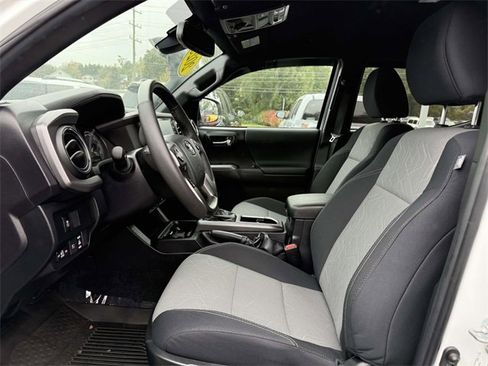 Used 2023 Toyota Tacoma TRD Off-Road image 9