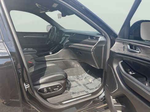 Certified 2022 Jeep Grand Cherokee Overland w/ Adv Protech Group III image 15