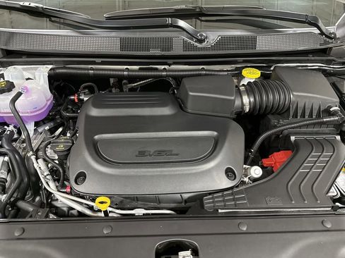 New 2026 Chrysler Pacifica Select image 26