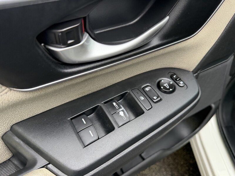 Used 2017 Honda CR-V EX image 16