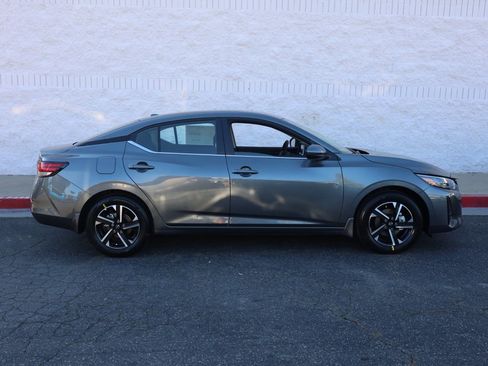 New 2025 Nissan Sentra SV image 3