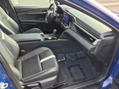 Used 2025 Toyota Camry SE FWD image 5