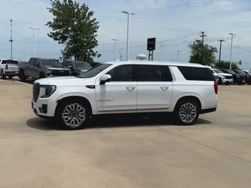 Used 2023 GMC Yukon XL Denali Ultimate AWD/4WD image 6