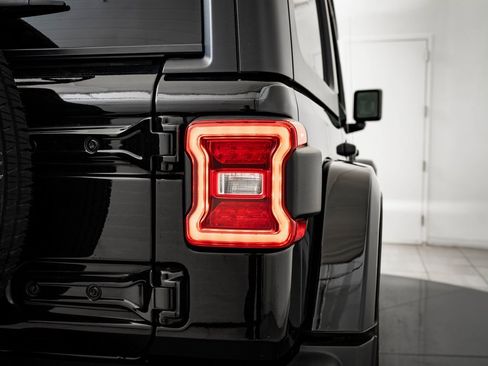 Used 2023 Jeep Wrangler Unlimited Sahara w/ Cold Weather Group image 9