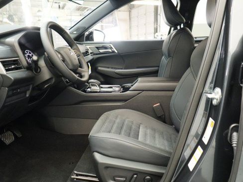 New 2026 Mitsubishi Outlander LE FWD image 6