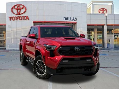 Used 2025 Toyota Tacoma TRD Sport AWD/4WD image 1