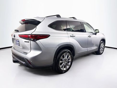 Used 2023 Toyota Highlander Limited AWD/4WD image 10