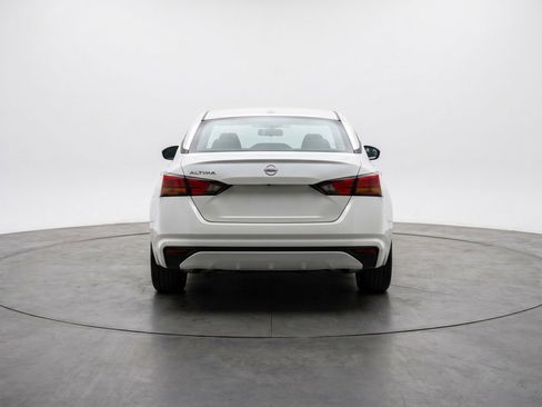 Used 2025 Nissan Altima 2.5 SV FWD image 7