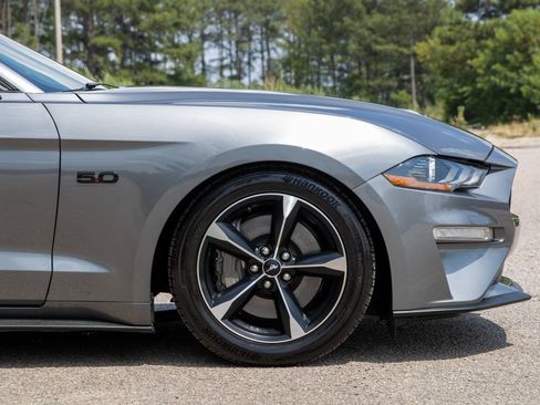 Used 2022 Ford Mustang GT Premium w/ Black Accent Package RWD image 4