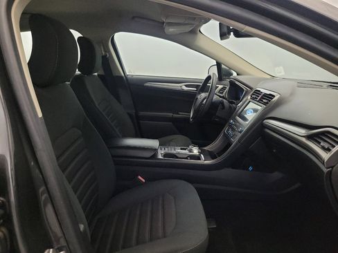 Used 2019 Ford Fusion SE FWD image 21
