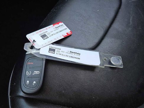 Used 2020 Jeep Cherokee Latitude Plus image 31