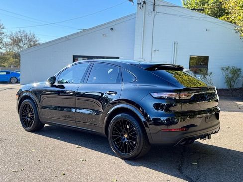 Used 2023 Porsche Cayenne Platinum Edition w/ Towing Package w/o Tow Ball image 4