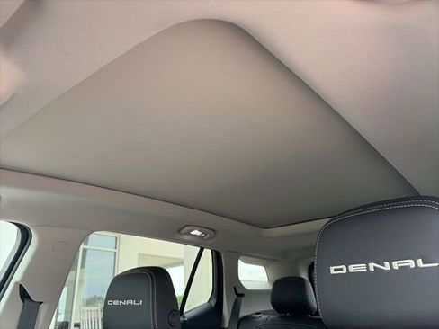 Used 2024 GMC Terrain Denali AWD/4WD image 19