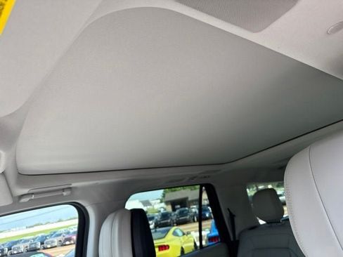 Used 2025 Lincoln Navigator Reserve AWD/4WD image 34
