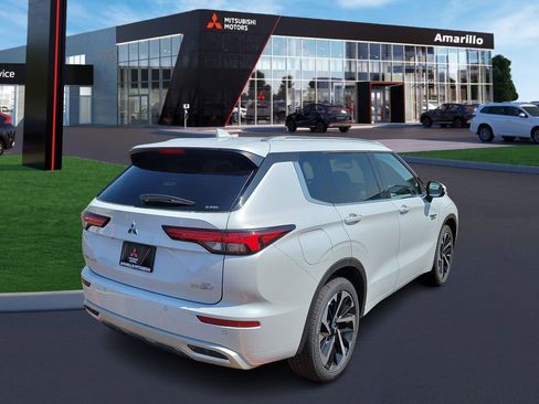 New 2025 Mitsubishi Outlander SEL image 3