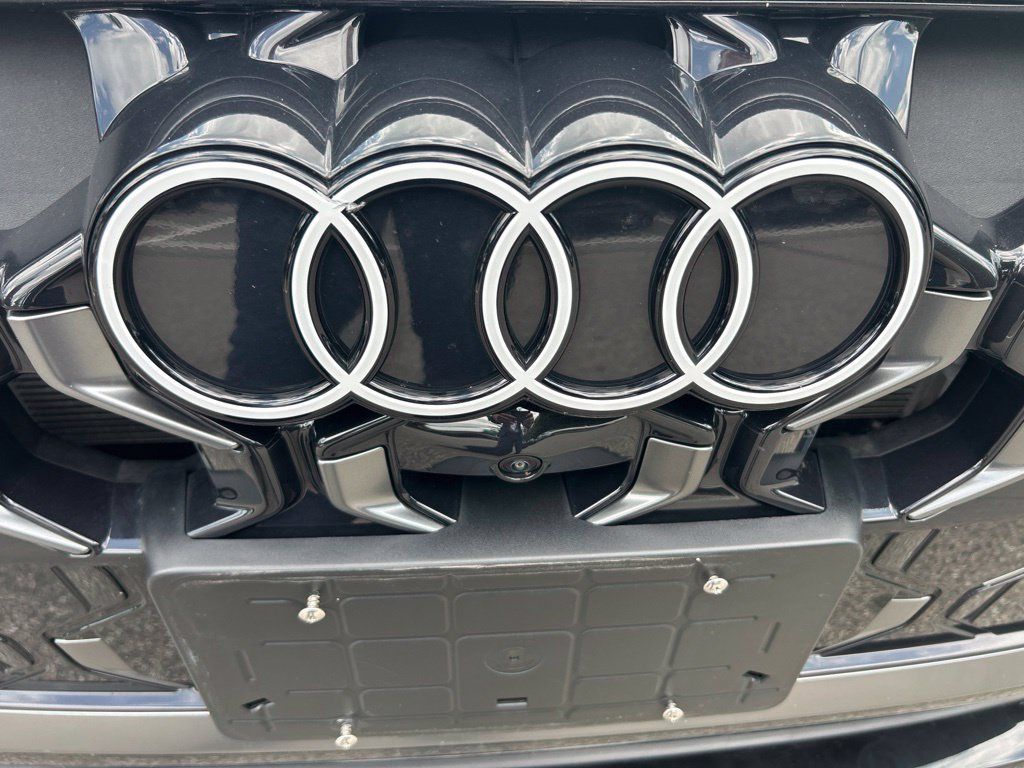 Used 2025 Audi Q5 Premium Plus w/ Premium Plus AWD/4WD image 8