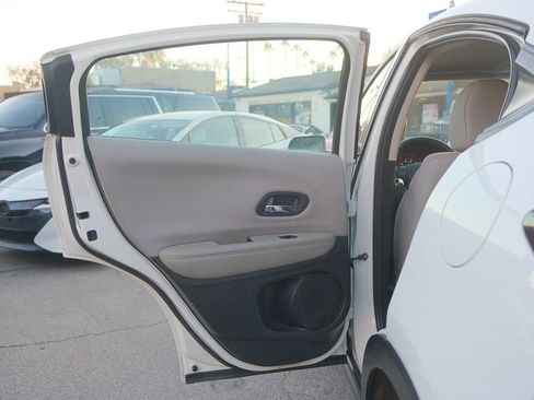 Used 2017 Honda HR-V LX image 32