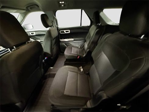 Used 2022 Ford Explorer XLT image 24