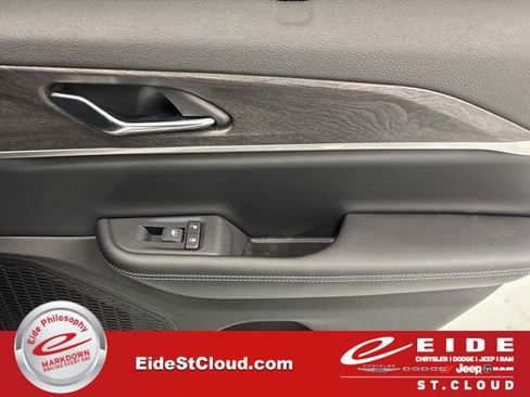 New 2025 Jeep Grand Cherokee Limited w/ Luxury Tech Group II image 31