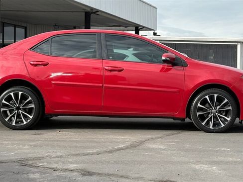 Used 2018 Toyota Corolla SE FWD image 4