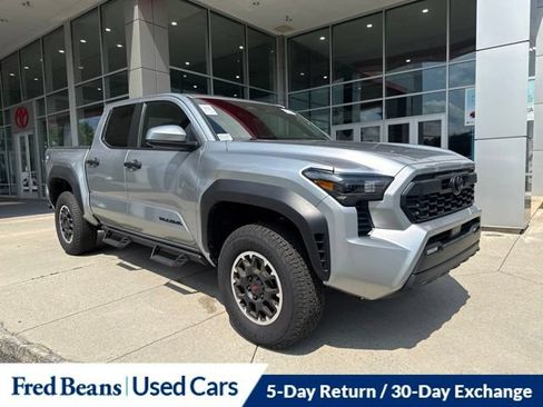 Used 2025 Toyota Tacoma TRD Off-Road AWD/4WD image 2