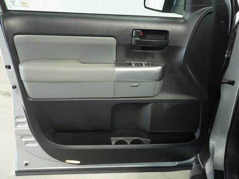 Used 2018 Toyota Sequoia SR5 image 17