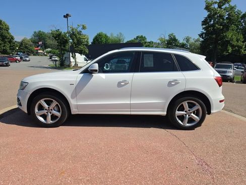 Used 2017 Audi Q5 2.0T Premium Plus w/ Technology Package AWD/4WD image 2