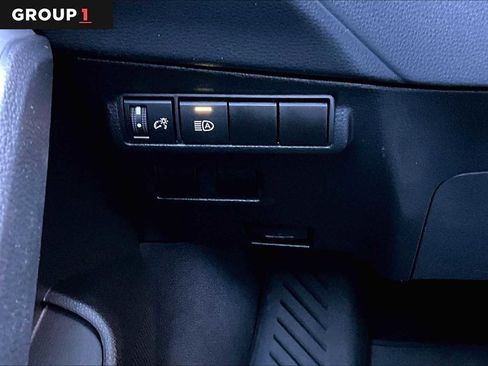 Certified 2022 Toyota Corolla Cross LE image 33