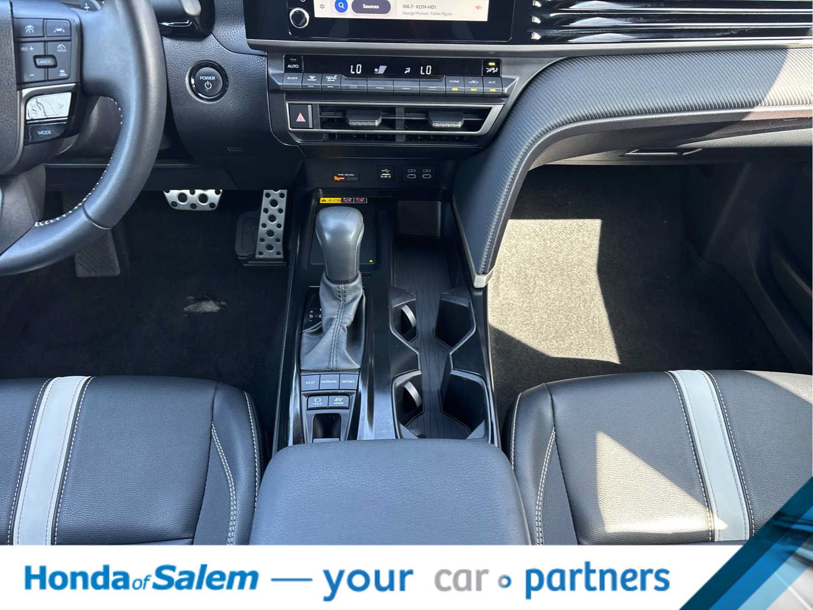 Used 2025 Toyota Camry SE FWD image 17