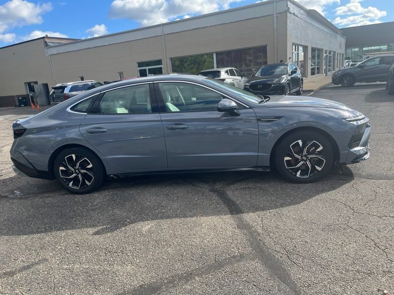Used 2024 Hyundai Sonata SEL AWD/4WD image 4
