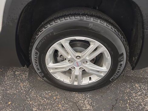 Used 2024 GMC Terrain SLE w/ Driver Convenience Package image 10