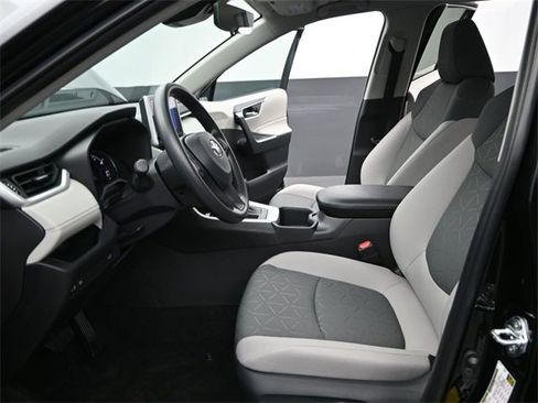 Used 2025 Toyota RAV4 XLE image 12