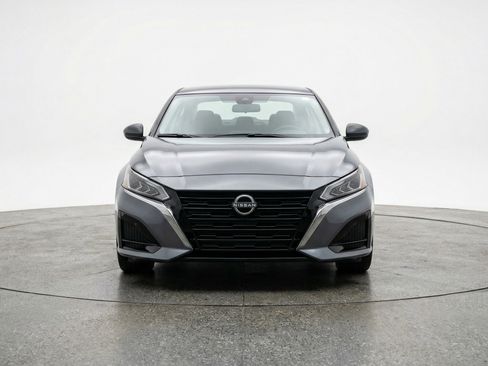 Used 2025 Nissan Altima 2.5 SV image 2