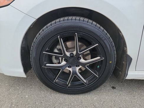 Used 2020 Toyota Camry SE image 10