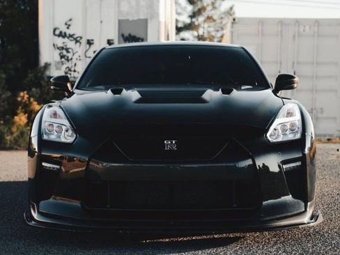 Used 2019 Nissan GT-R Premium w/ Premium Interior Package image 8