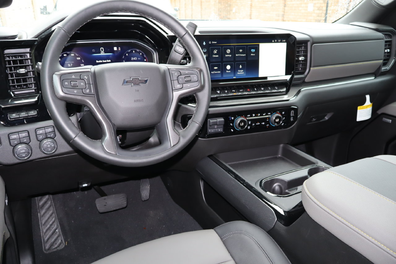Used 2025 Chevrolet Silverado 2500 ZR2 w/ Technology Package AWD/4WD image 10