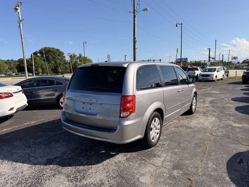 Used 2015 Dodge Grand Caravan SE w/ Quick Order Package 29E SE FWD image 4